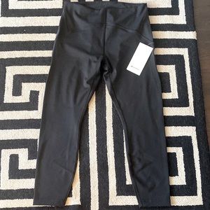 *New with Tags* Lululemon InStill HR tight 25’’ Size 12